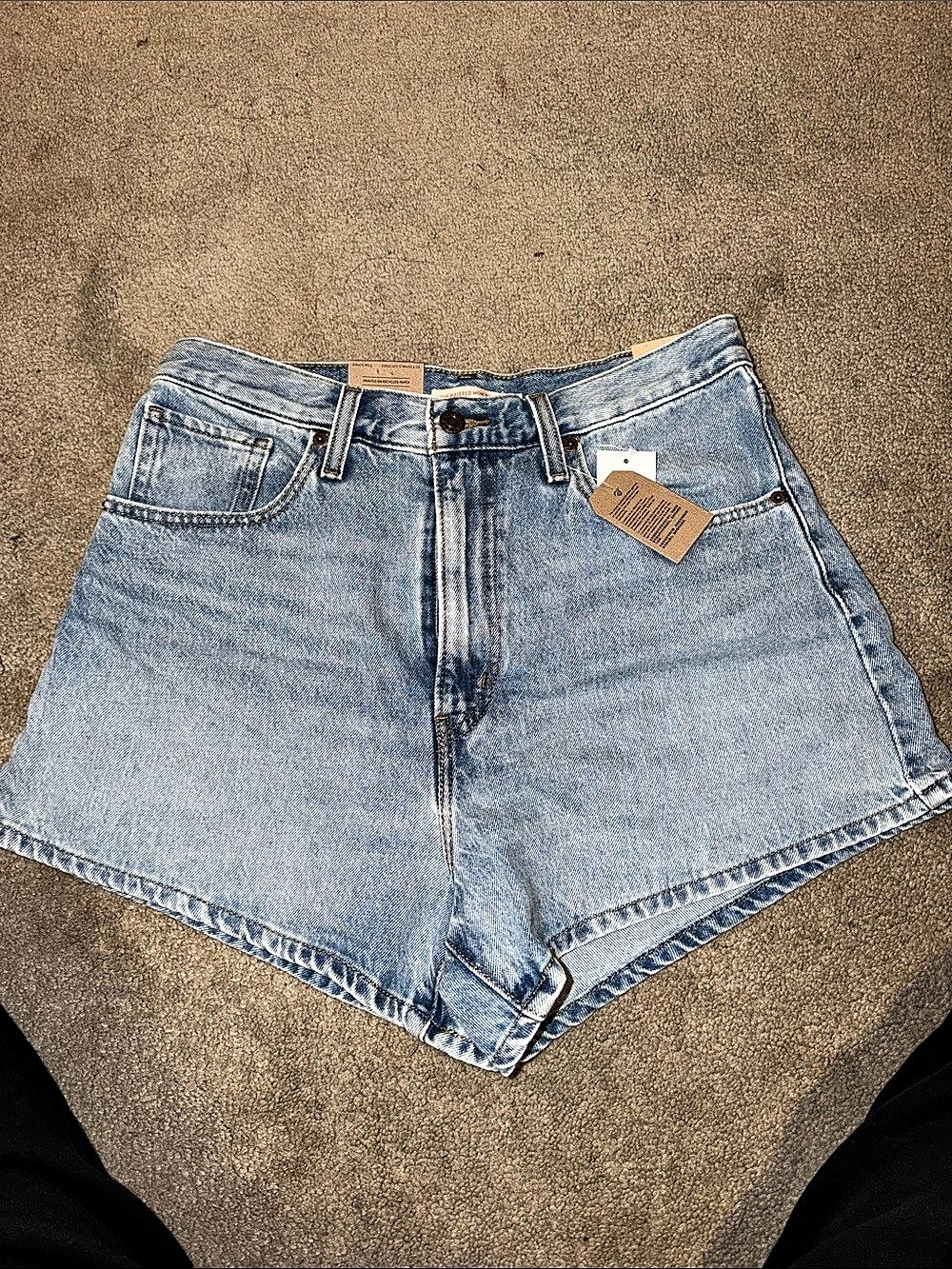 Levi's High-Waisted Mom Shorts Denim Jean Shorts Size 10 NWT